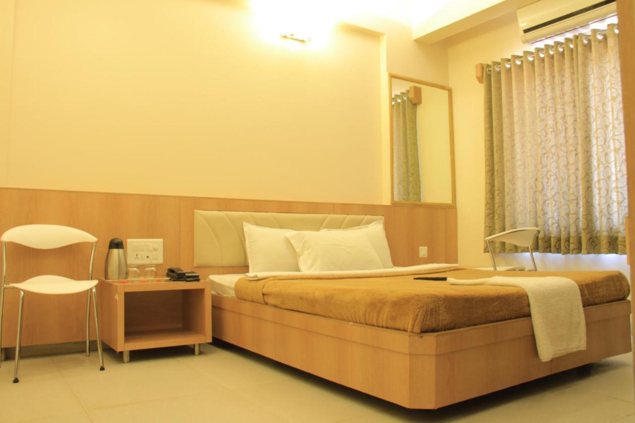 Hotel Sai Gurusthan Shirdi Luaran gambar