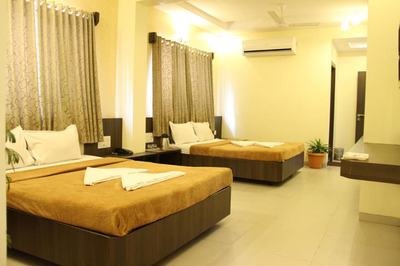 Hotel Sai Gurusthan Shirdi Luaran gambar