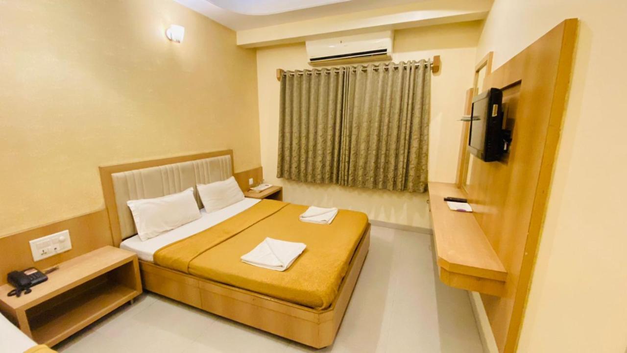 Hotel Sai Gurusthan Shirdi Luaran gambar