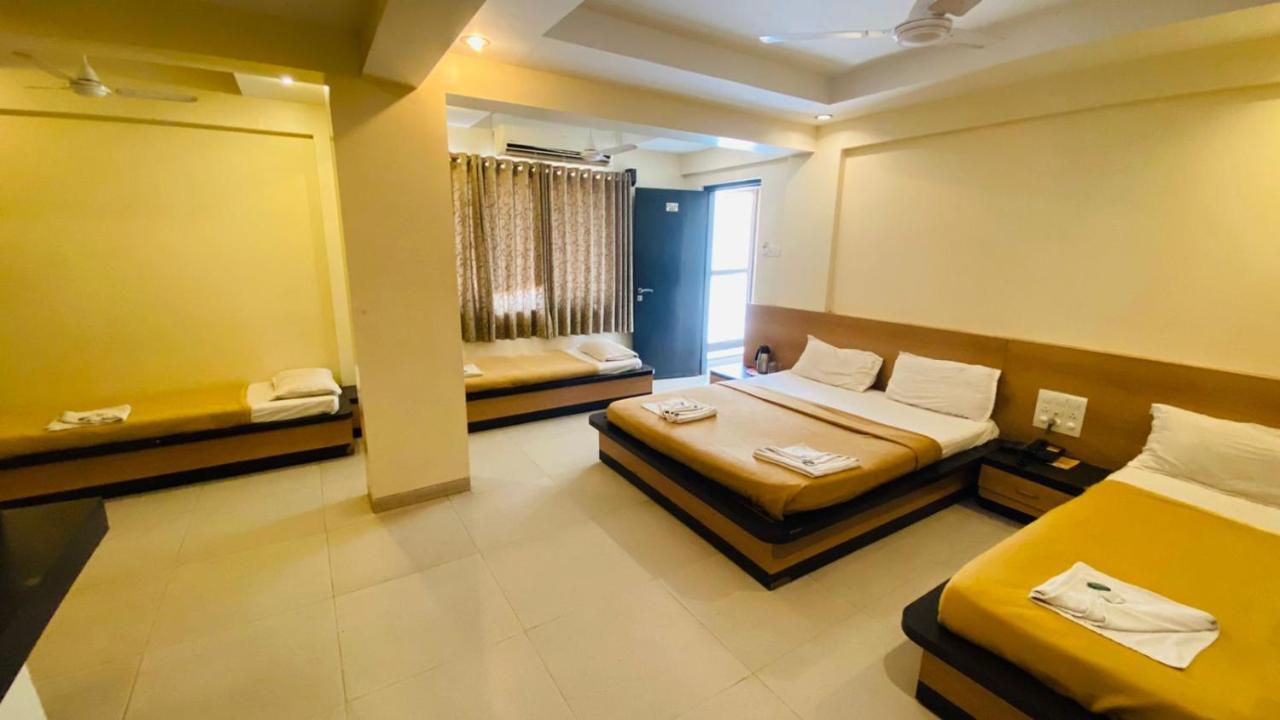 Hotel Sai Gurusthan Shirdi Luaran gambar