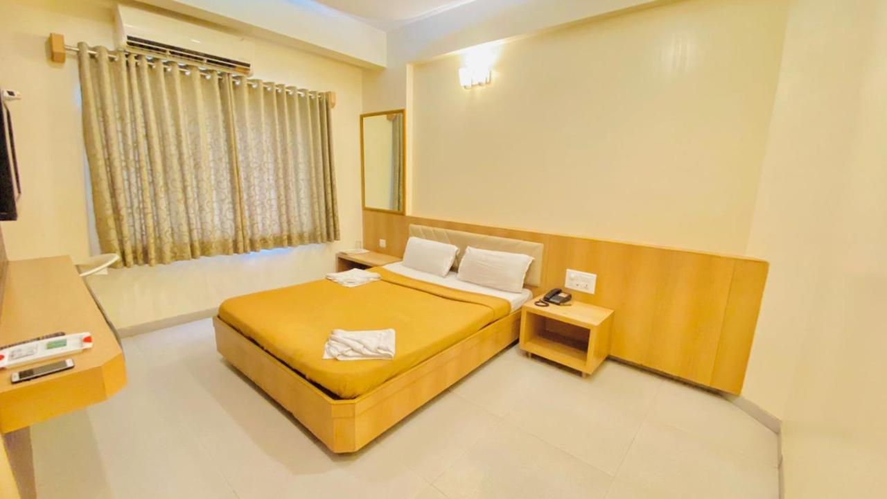 Hotel Sai Gurusthan Shirdi Luaran gambar