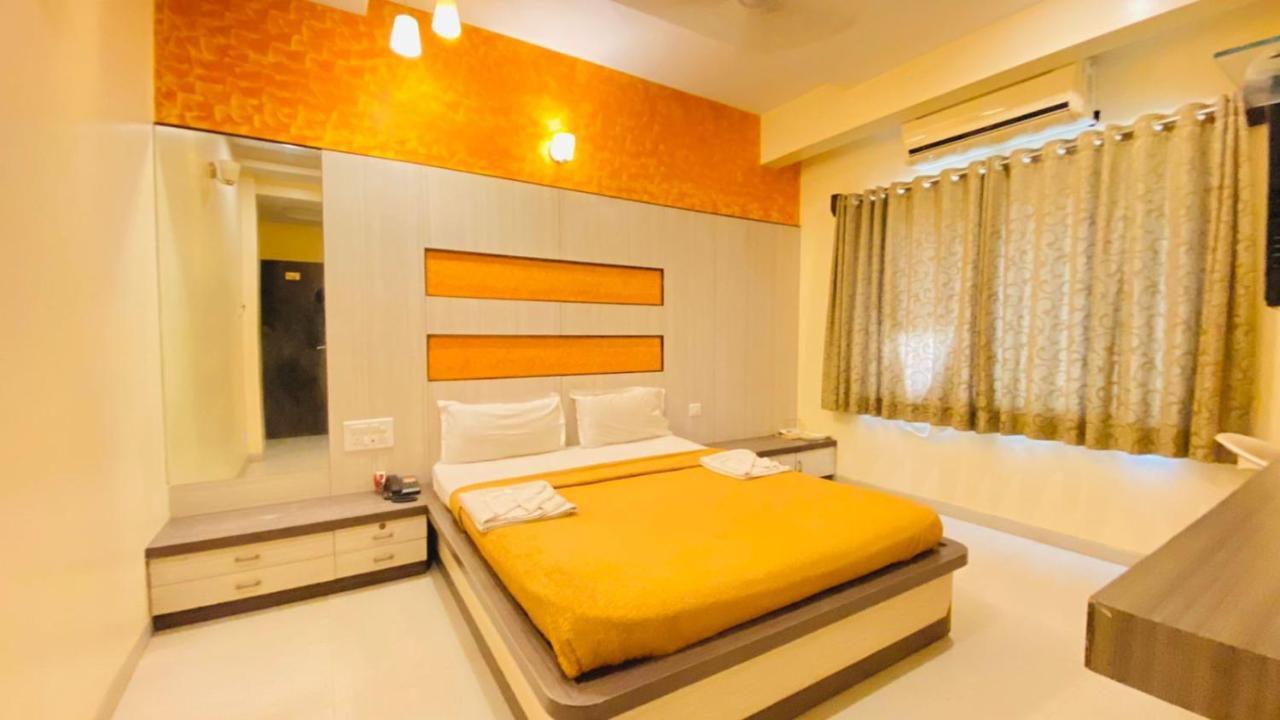 Hotel Sai Gurusthan Shirdi Luaran gambar