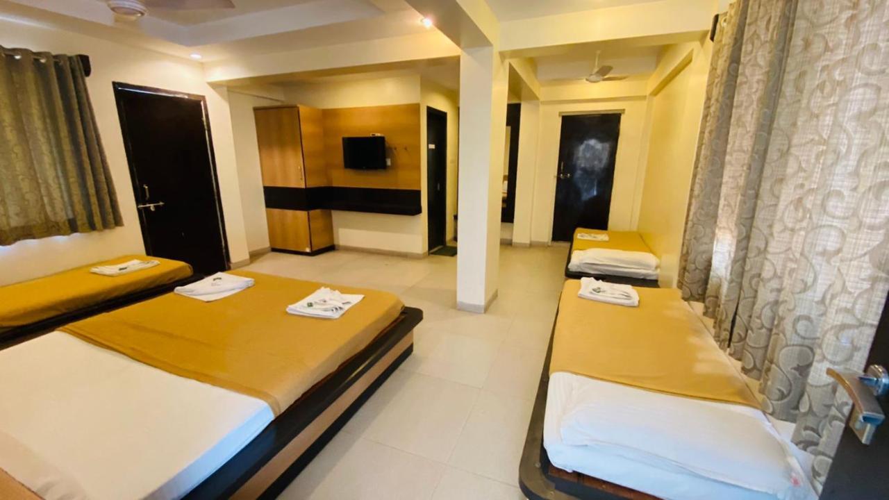 Hotel Sai Gurusthan Shirdi Luaran gambar