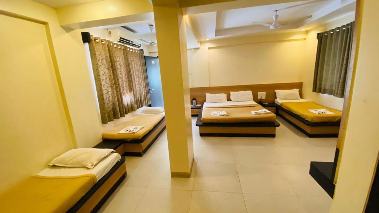 Hotel Sai Gurusthan Shirdi Luaran gambar